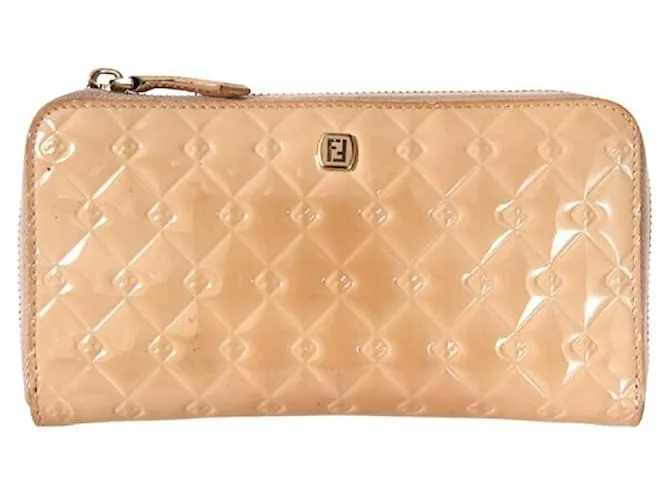*** Cartera larga con cremallera redonda de charol Fendi Beige 