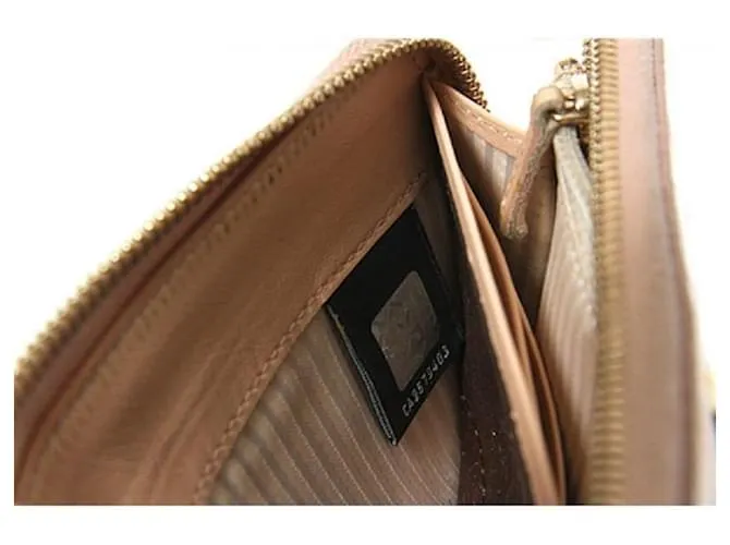 *** Cartera larga con cremallera redonda de charol Fendi Beige 