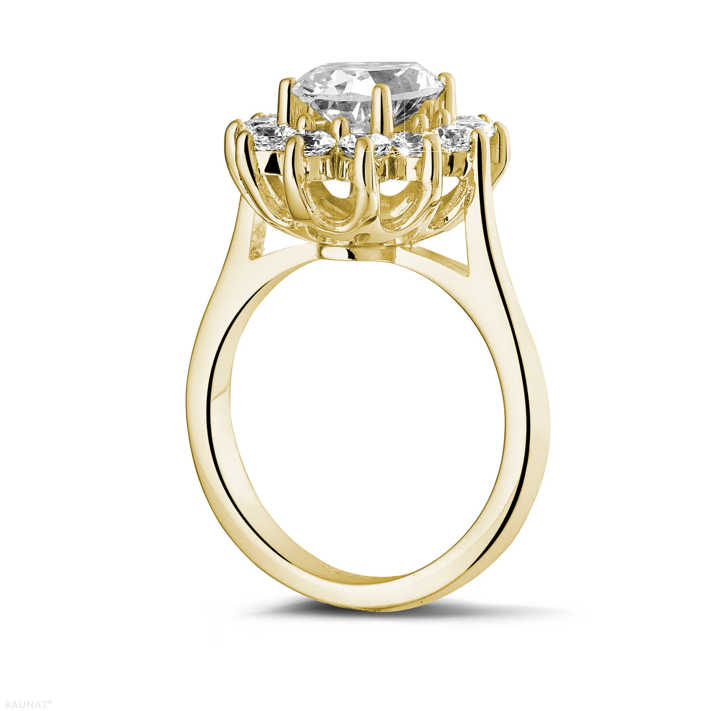 2.85 quilates anillo « entourage » en oro amarillo con diamante ovalado 