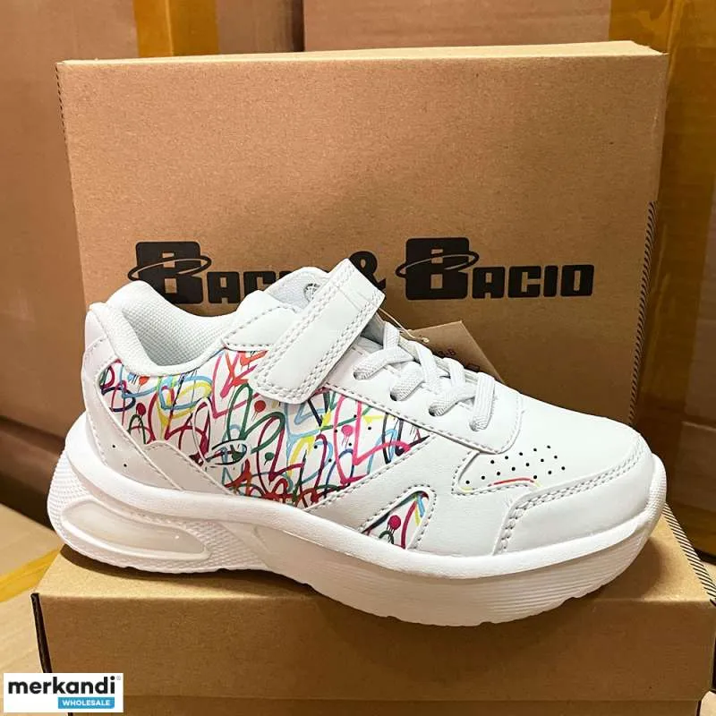 9000 Pares de Calzado Infantil