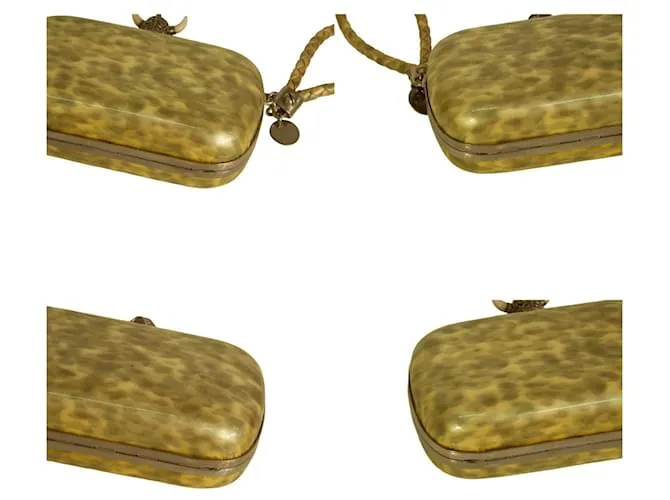 Alexander McQueen Cartera de mano con cierre de calavera plateada con tachuelas vikingas de charol gris 