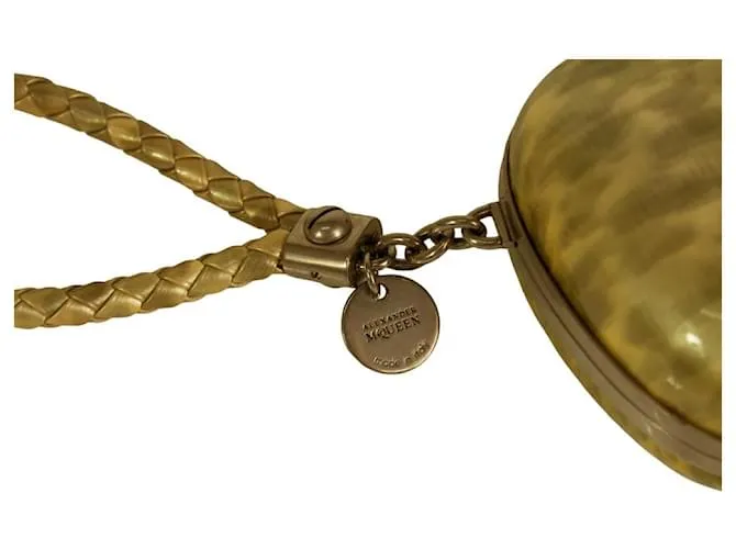 Alexander McQueen Cartera de mano con cierre de calavera plateada con tachuelas vikingas de charol gris 