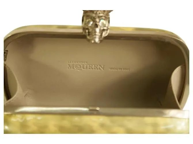 Alexander McQueen Cartera de mano con cierre de calavera plateada con tachuelas vikingas de charol gris 