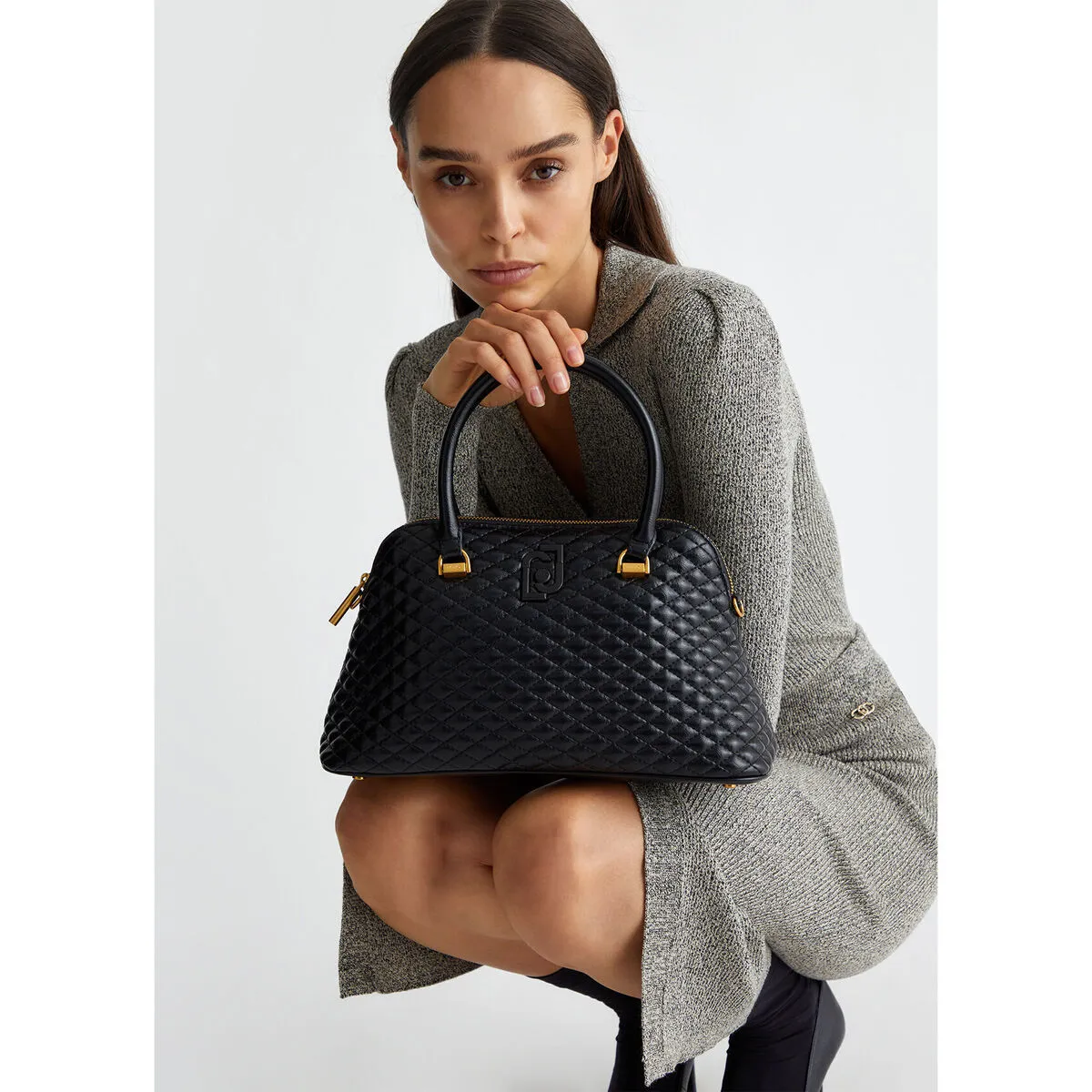 Bolso de mano brillante guateado