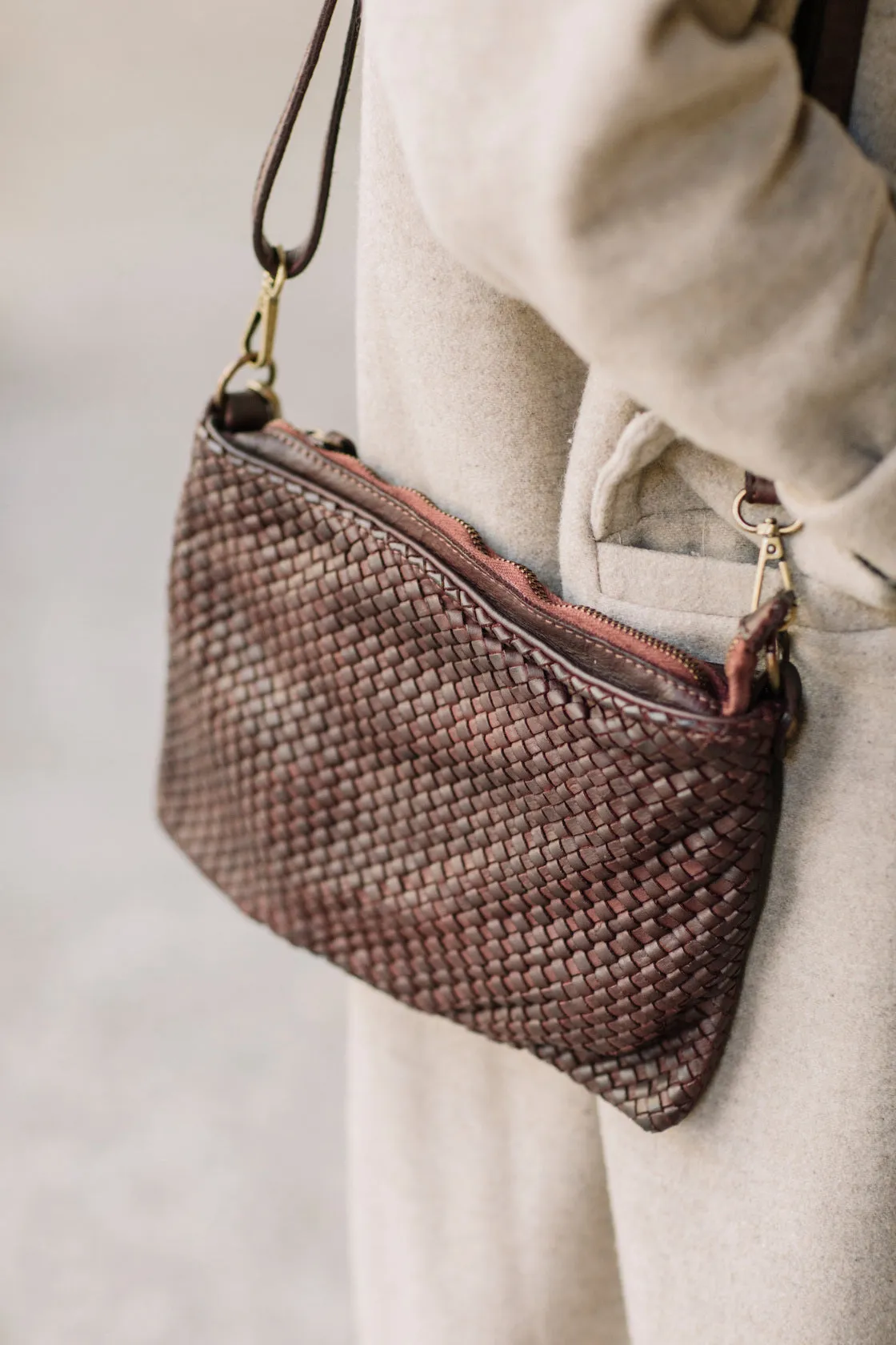 BOLSO DE MANO Y BANDOLERA DE PIEL CARMEN  BERENJENA