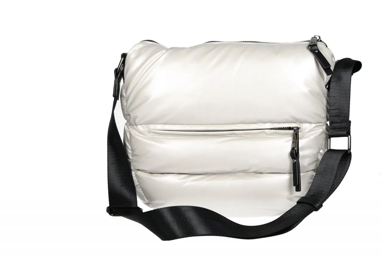 Bolso Enguatado Plata Bolsillos Asa Colgar Cinta Negra