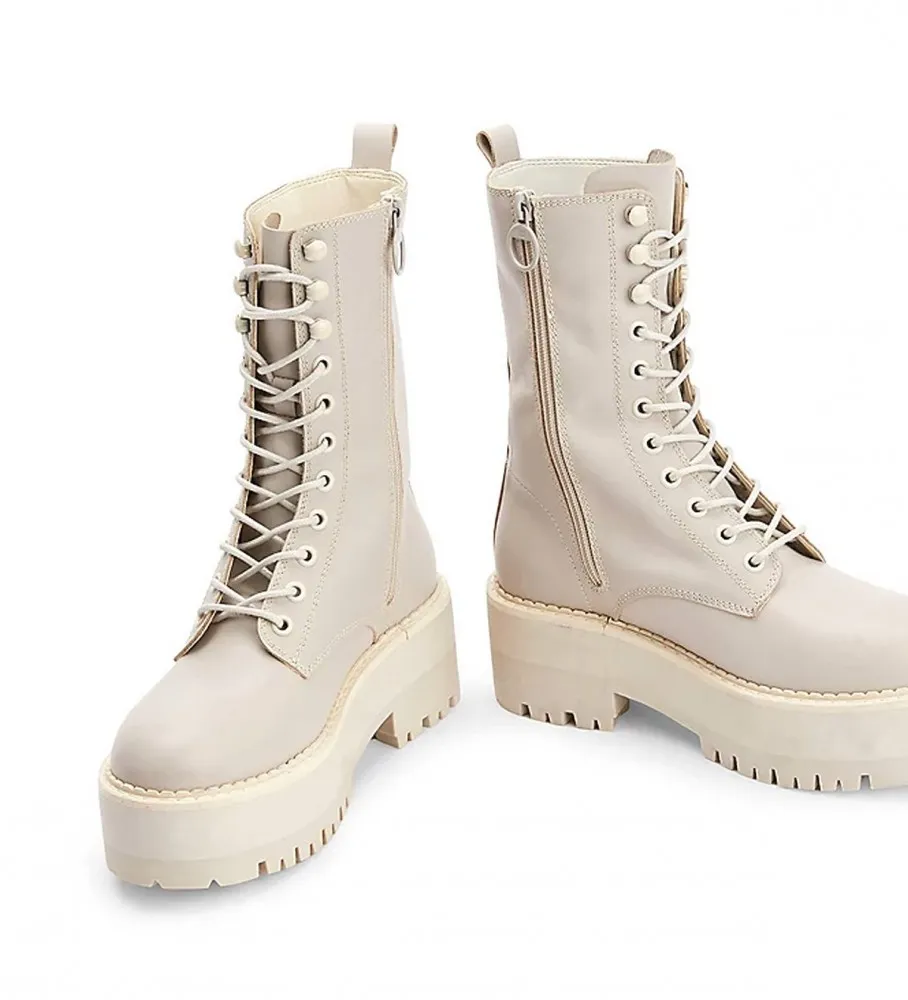 BOTAS DE PIEL ACOLCHADAS CON PLATAFORMA BEIGE  ALTURA 6.5CM 