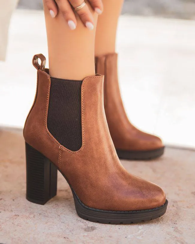 BOTINES DE MUJER EN COLOR CAMEL CON TACóN  VIOLETTE