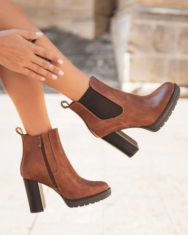 BOTINES DE MUJER EN COLOR CAMEL CON TACóN  VIOLETTE