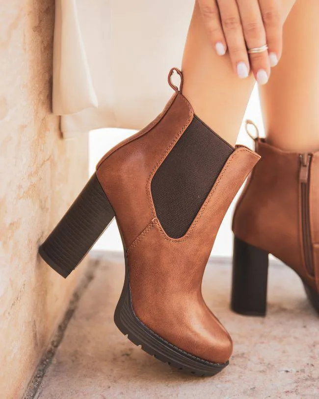 BOTINES DE MUJER EN COLOR CAMEL CON TACóN  VIOLETTE