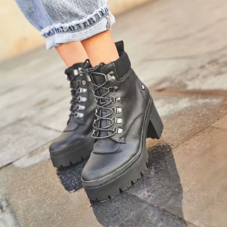 Botines tacón Owel adelaide negros con cordones