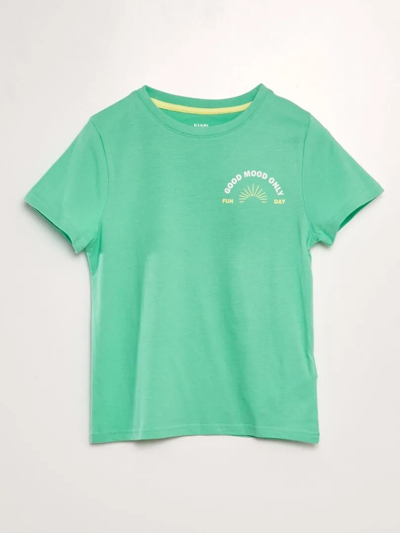 CAMISETA CON MENSAJES ESTAMPADOS  VERDE