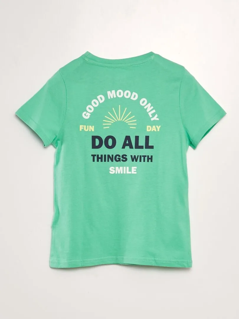 CAMISETA CON MENSAJES ESTAMPADOS  VERDE