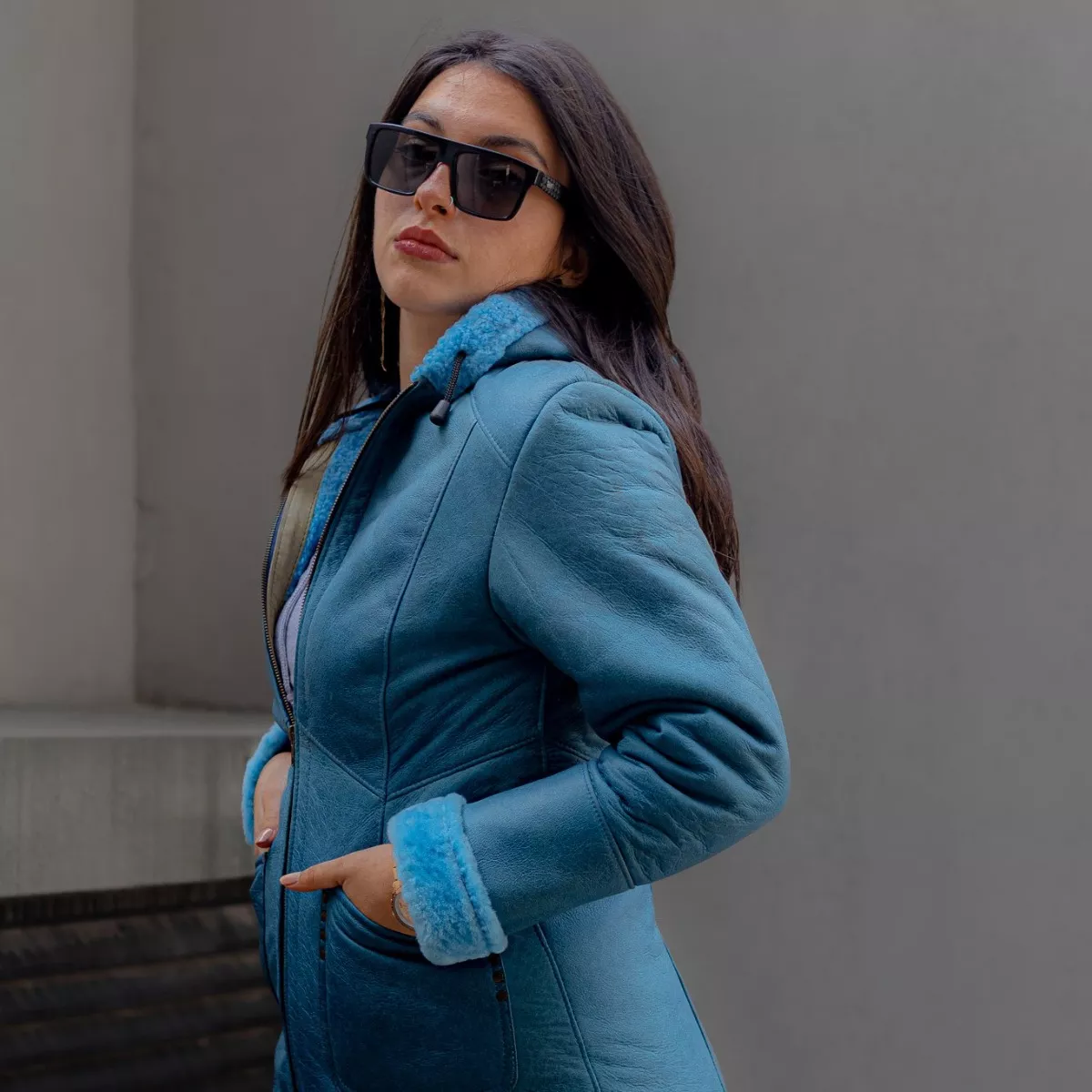 CAMPERA DE CUERO DE OVEJA DE MUJER AZUL  MODELO: 304
