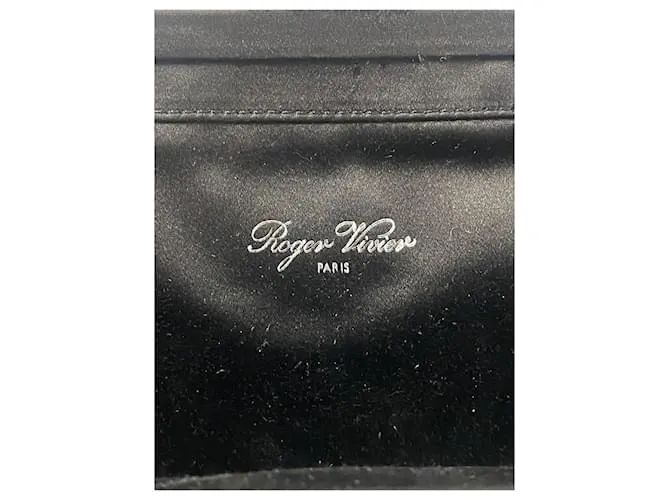 Cartera de mano con hebilla Roger Vivier en satén negro 