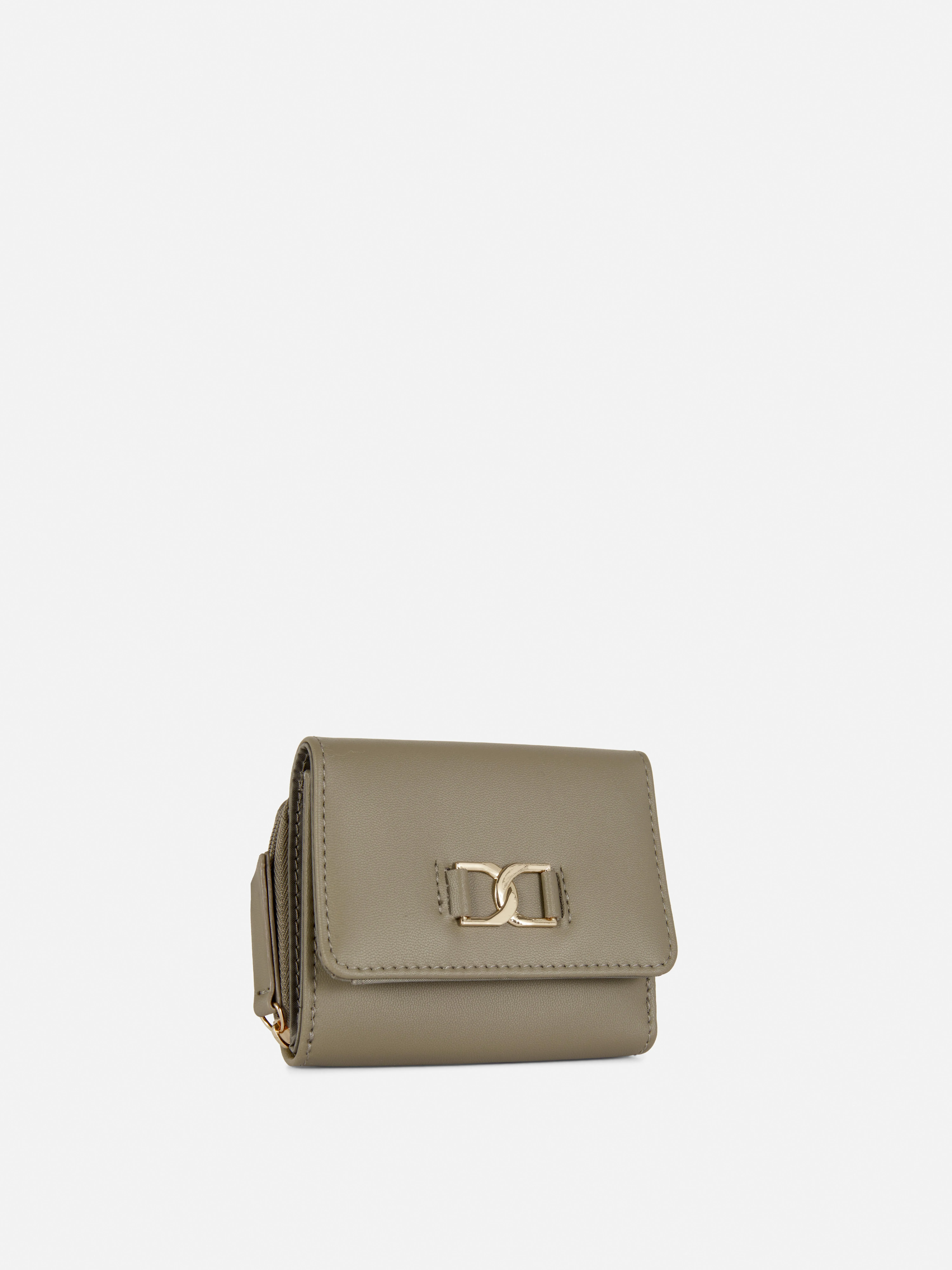 Cartera de piel sintética con adornos