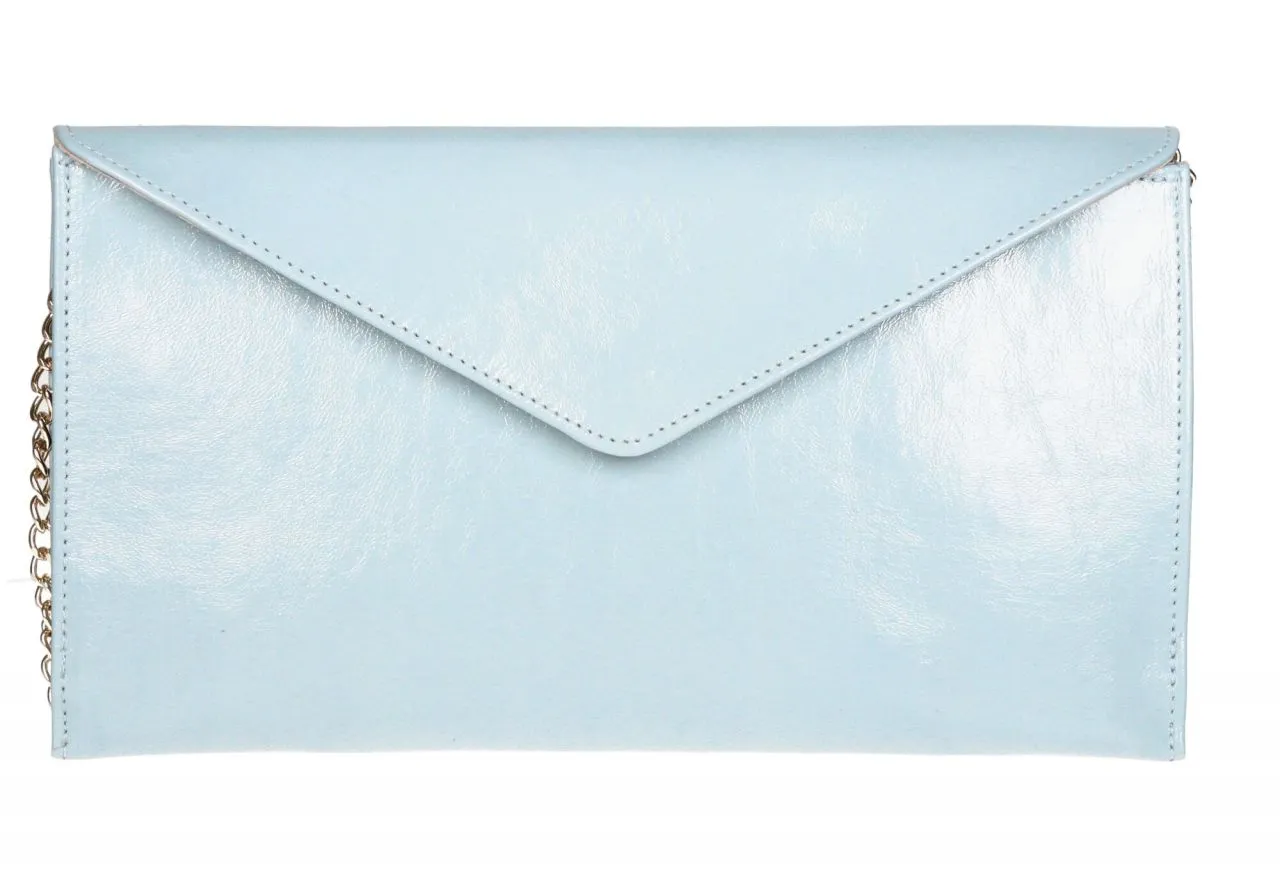 Cartera Mano Charol Celeste Tapa Pico Cadena Eslabones Oro