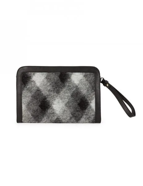cartera mano piel con lana cocida