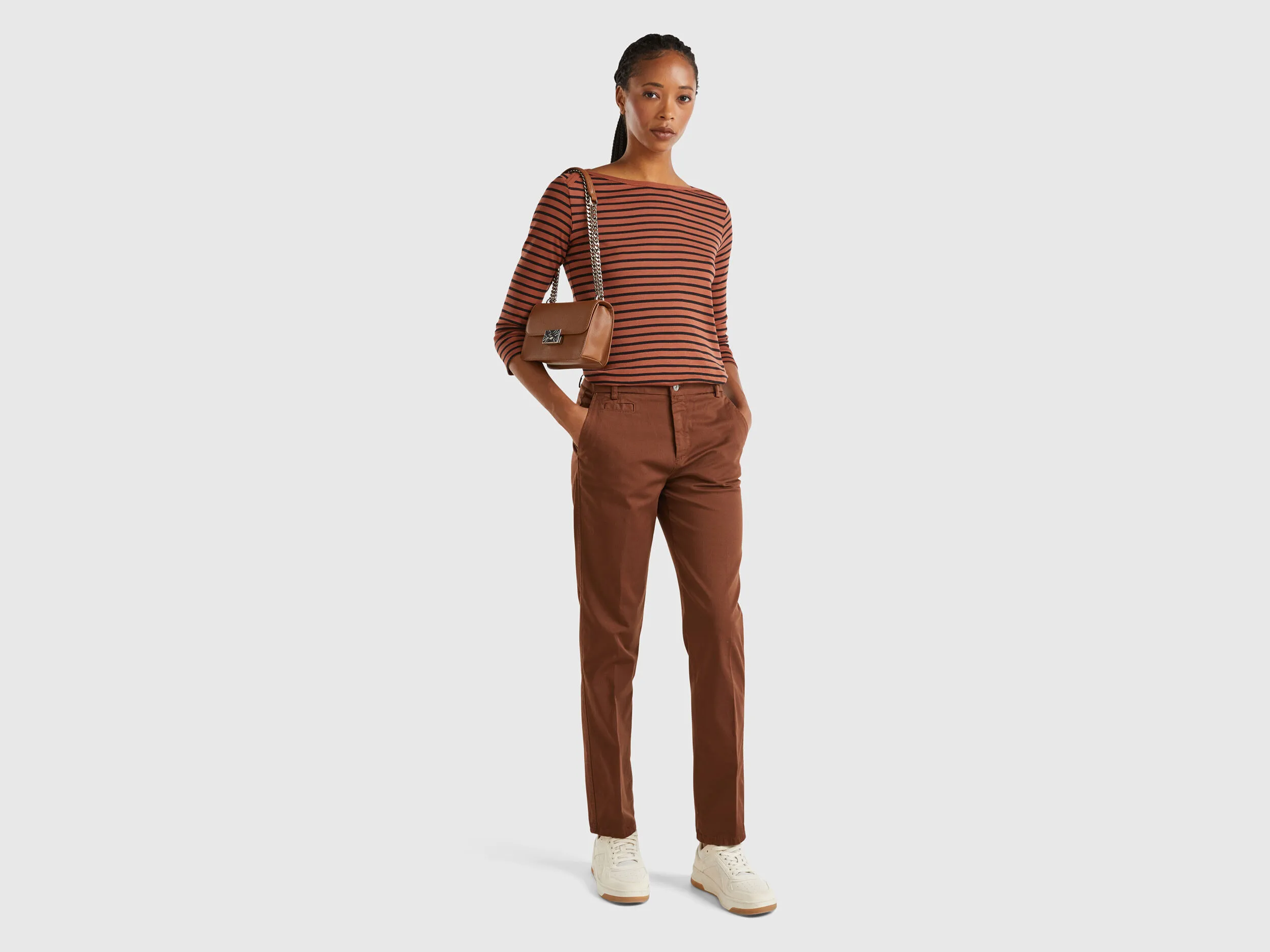 Chinos slim fit de algodón marrón oscuro