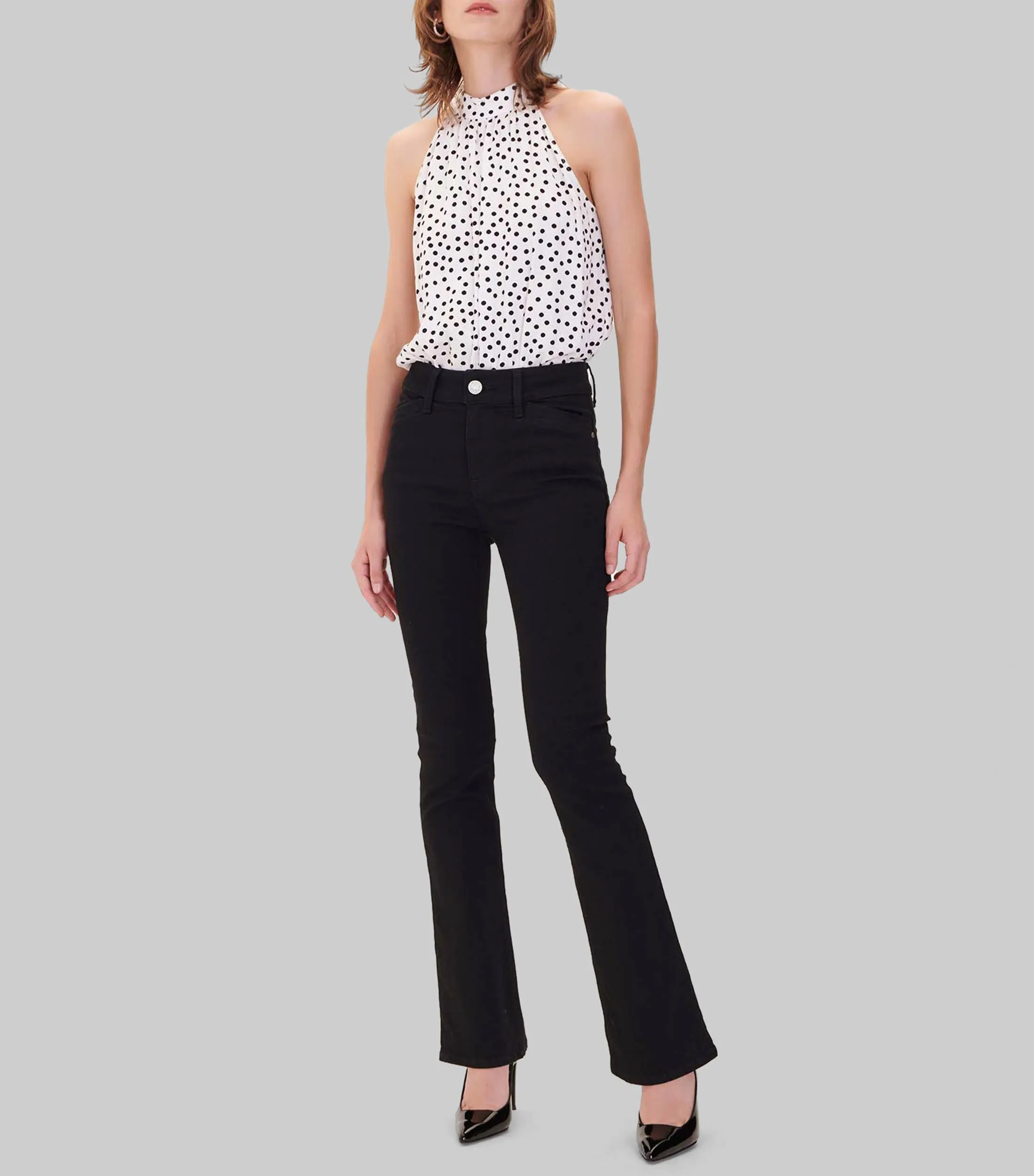Julio Jeans Acampanados Tiro Medio Con Push Up Negros Mujer