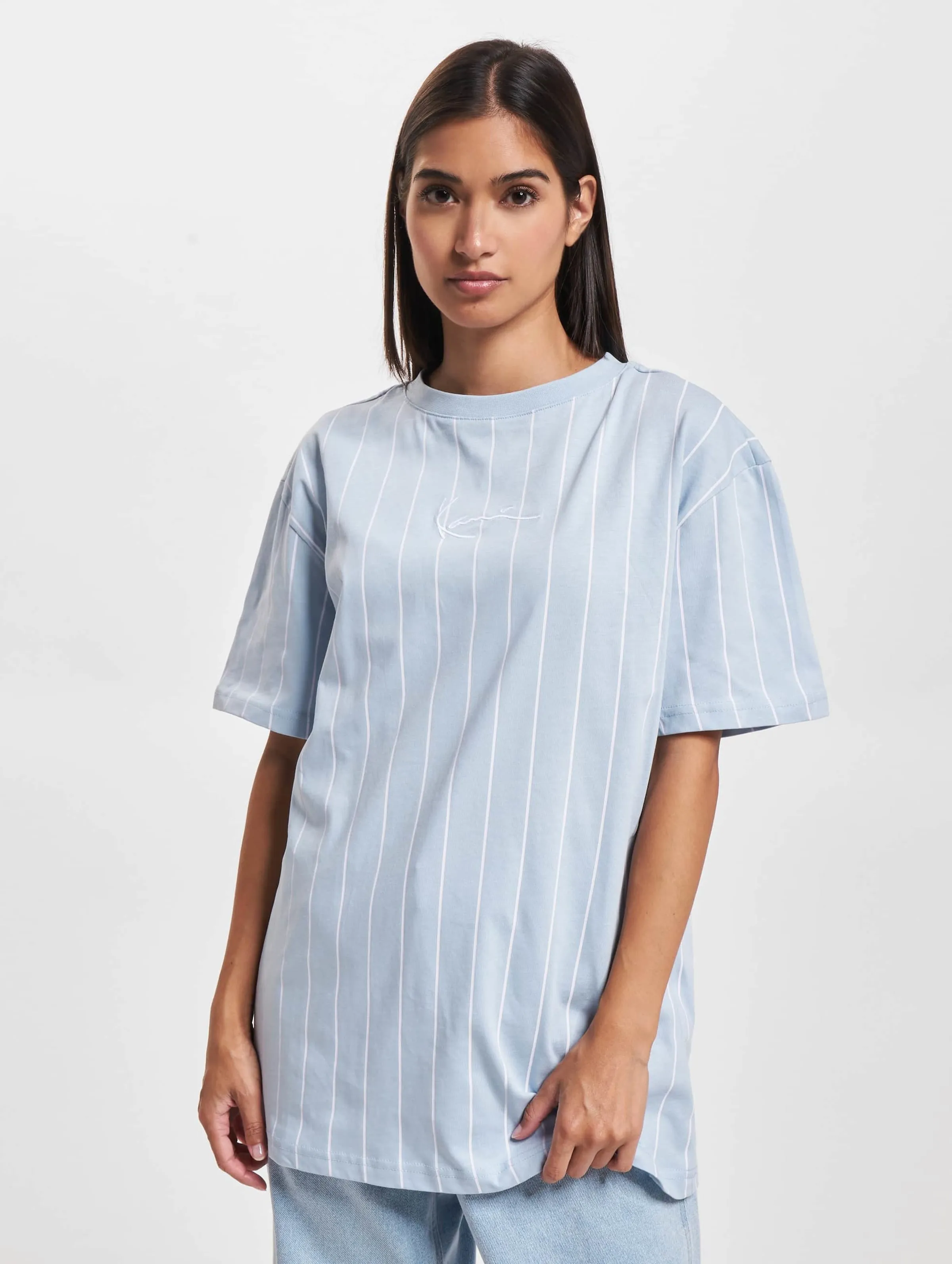 KARL KANI SMALL SIGNATURE PINSTRIPE OS TSHIRT LIGHT