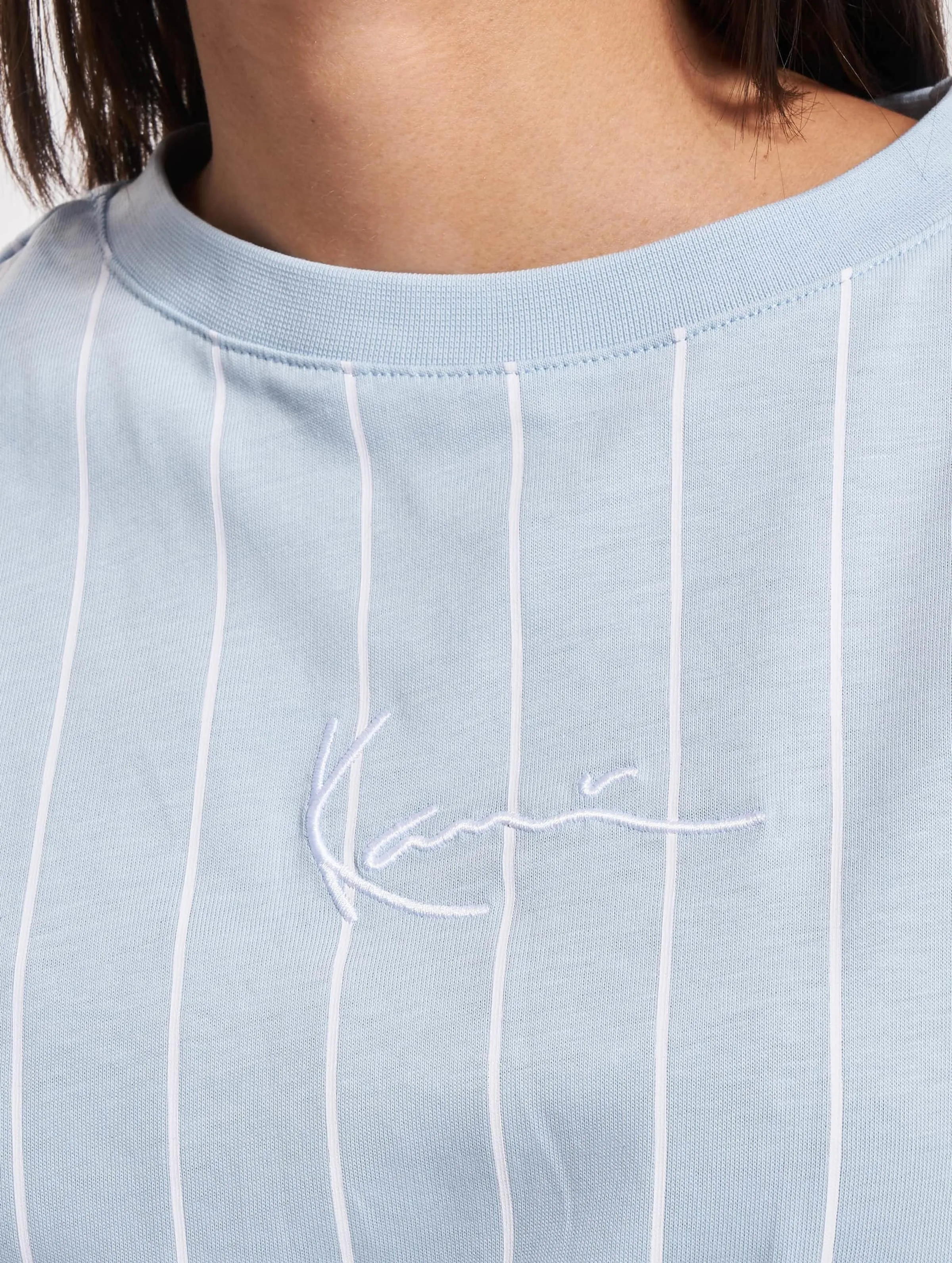 KARL KANI SMALL SIGNATURE PINSTRIPE OS TSHIRT LIGHT