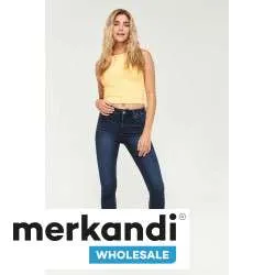 LOTE SURTIDO DE ROPA Y CALZADO DE MUJER DE VERANO  MARCAS RECONOCIDAS EUROPEAS