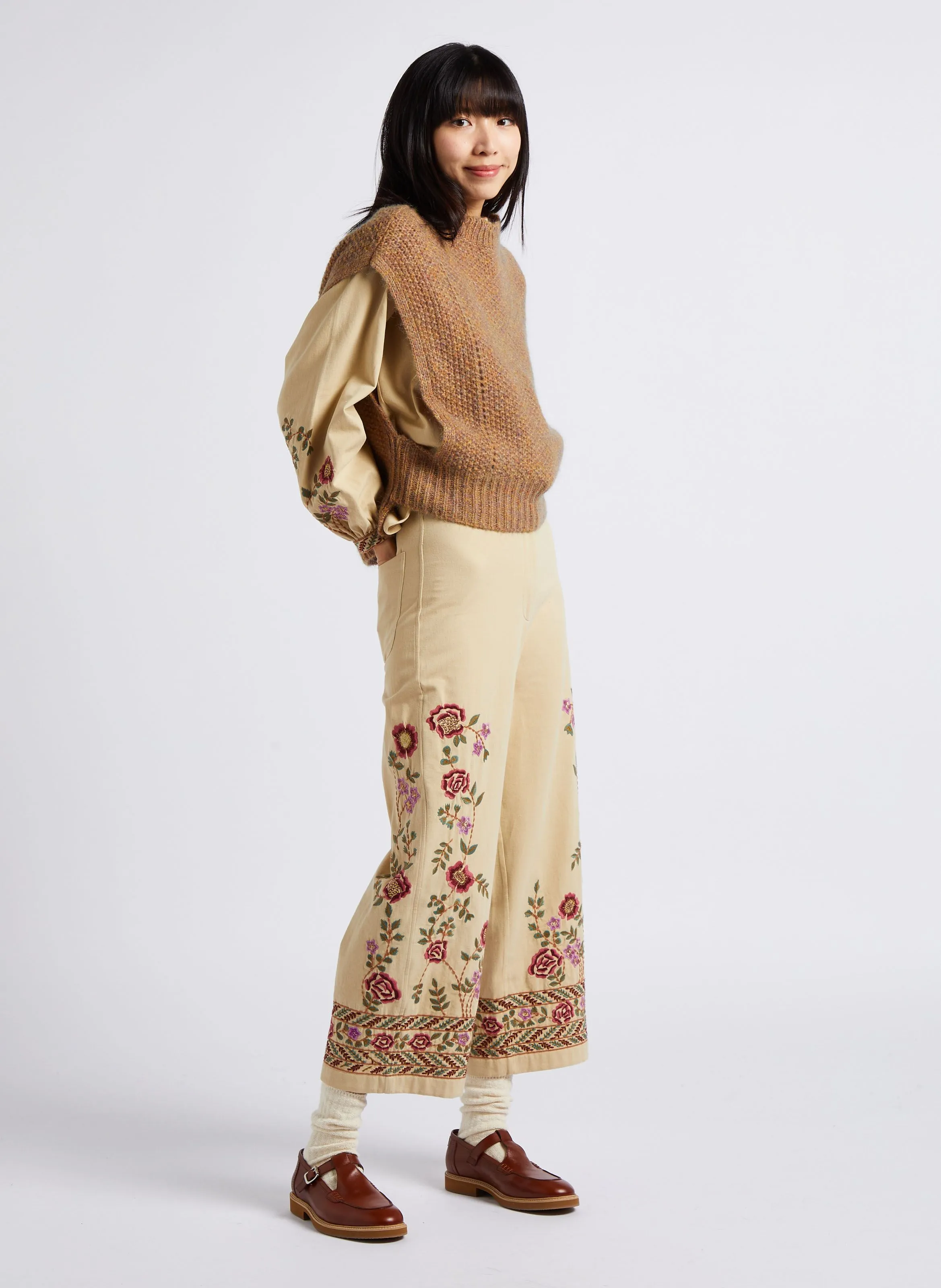 LOUISE MISHA NOVINA  PANTALóN ANCHO DE TALLE ALTO BORDADO EN ALGODóN ORGáNICO. EN MARRON