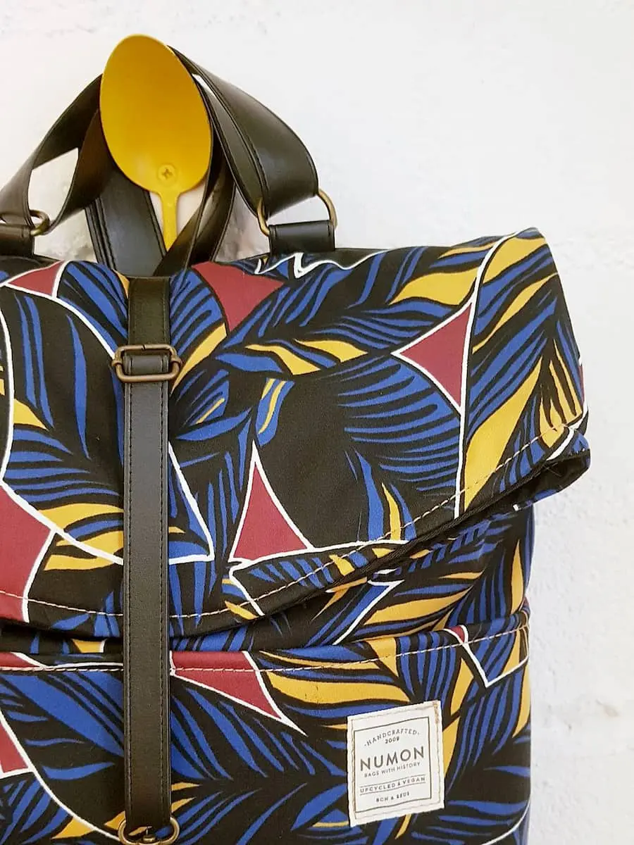 Mochila de tela vintage con estampado de hojas