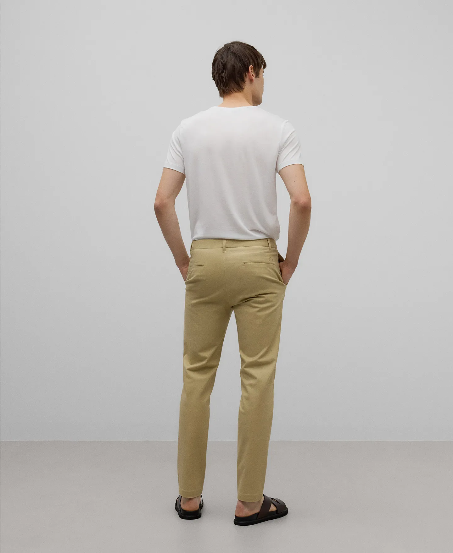 Pantalón chino algodón slim fit hombre