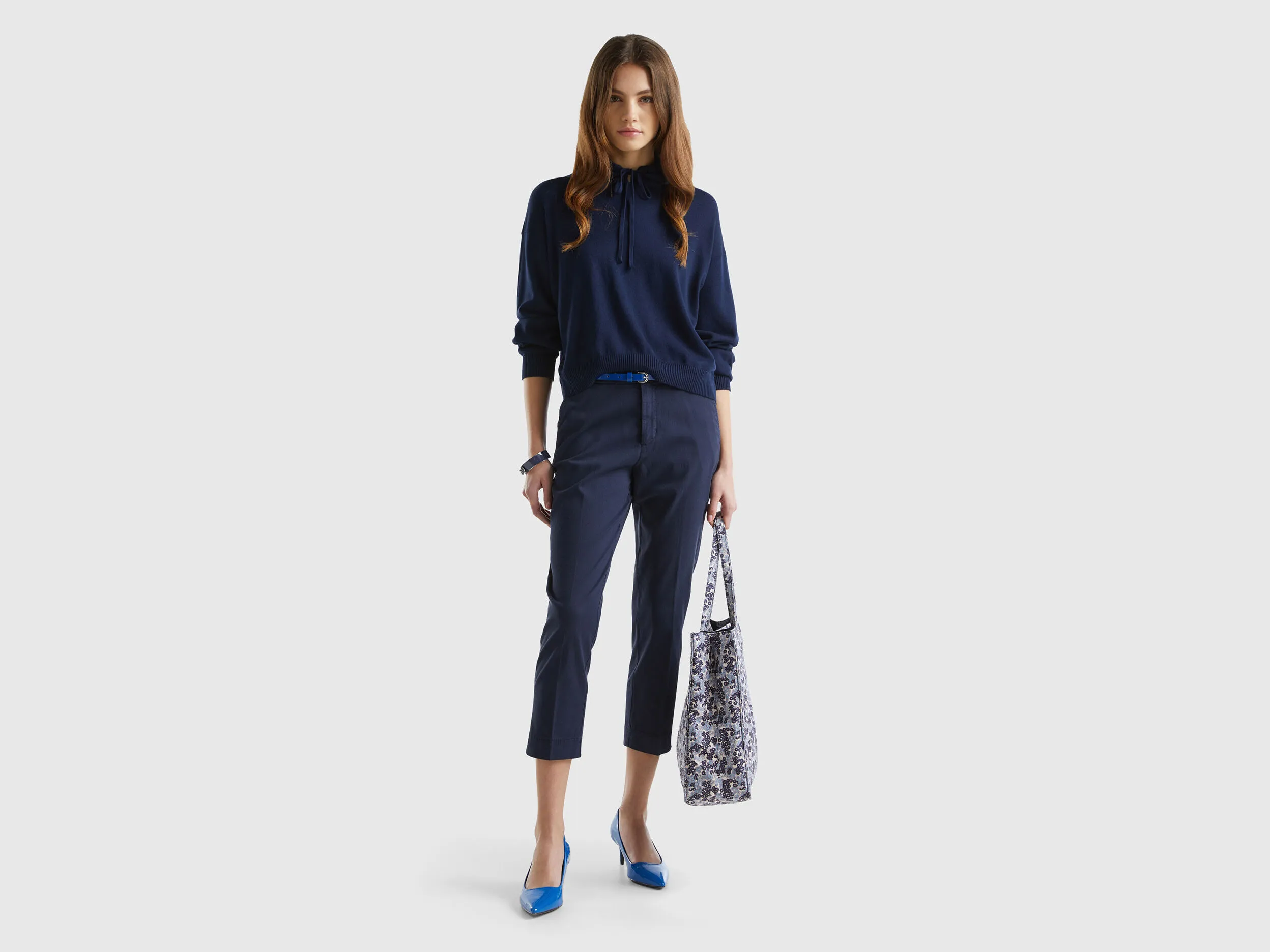 Pantalones chinos cropped de algodón elástico