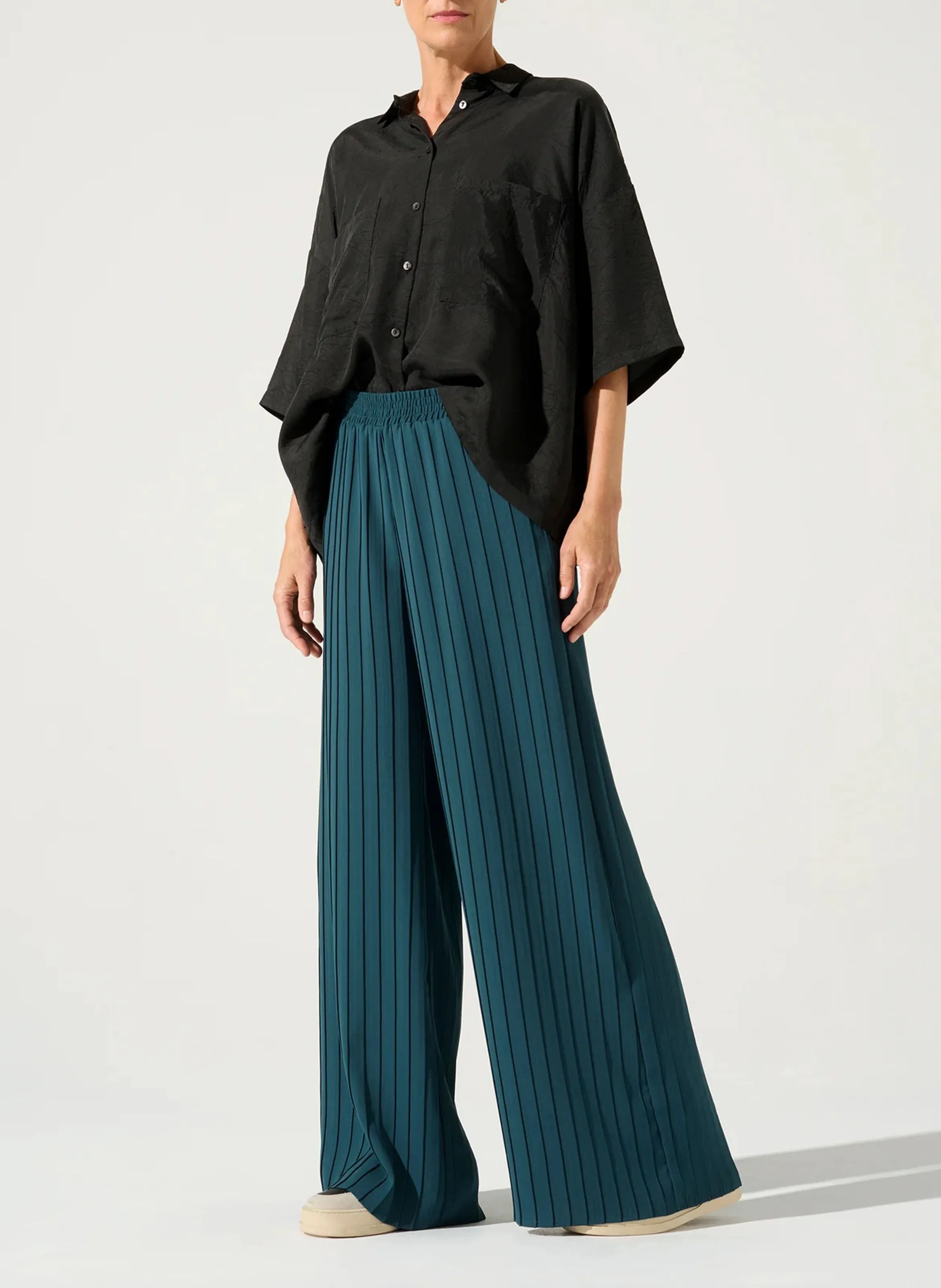 Pantalón ancho plisado en azul