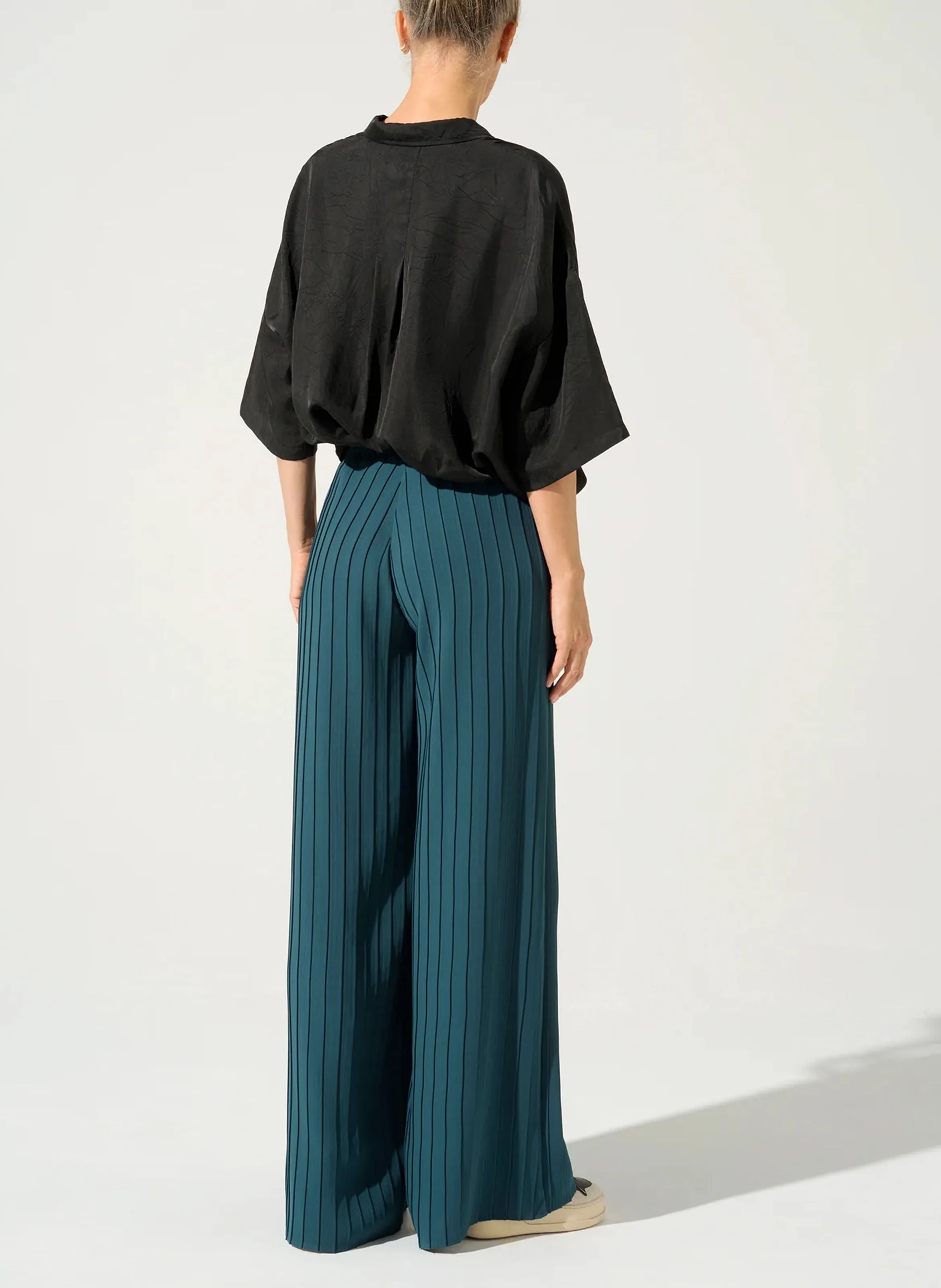Pantalón ancho plisado en azul