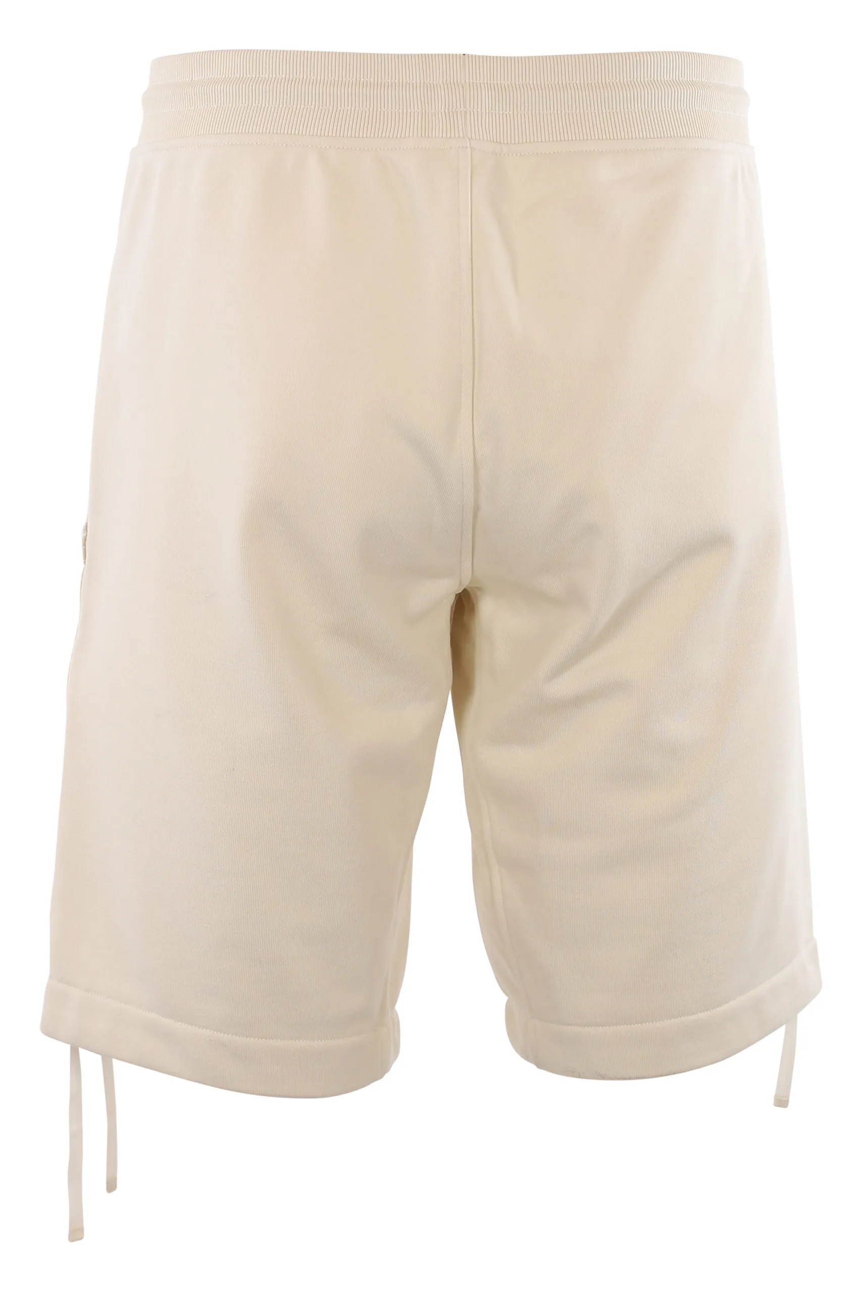 Pantalón corto de color natural con bolsillos