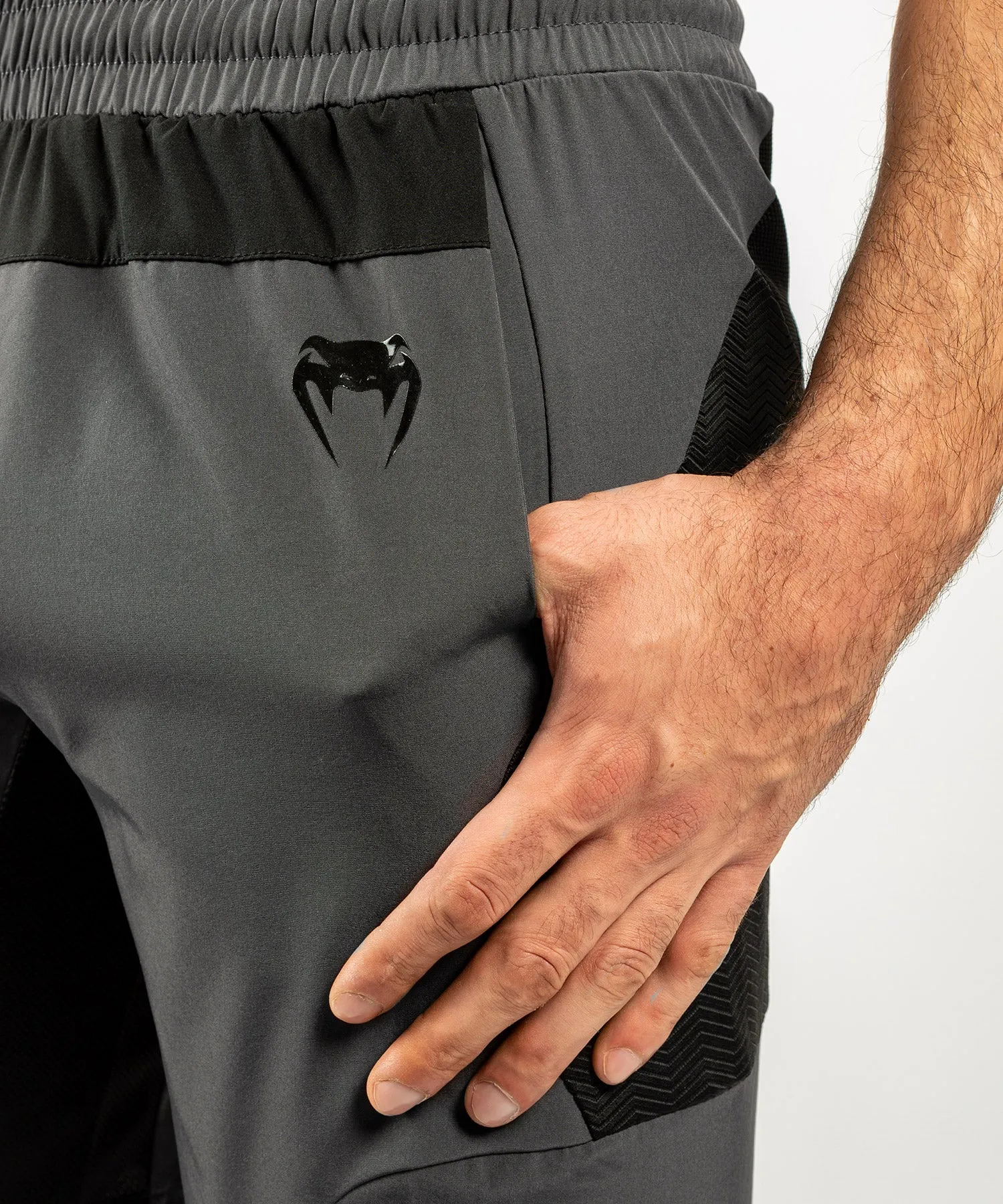 PANTALóN CORTO DE ENTRENAMIENTO VENUM GFIT  GRIS/NEGRO