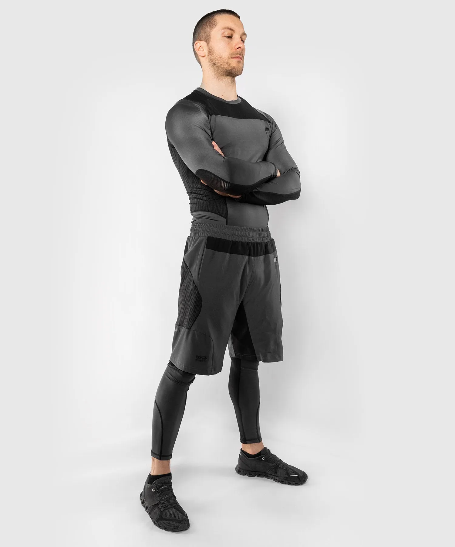 PANTALóN CORTO DE ENTRENAMIENTO VENUM GFIT  GRIS/NEGRO