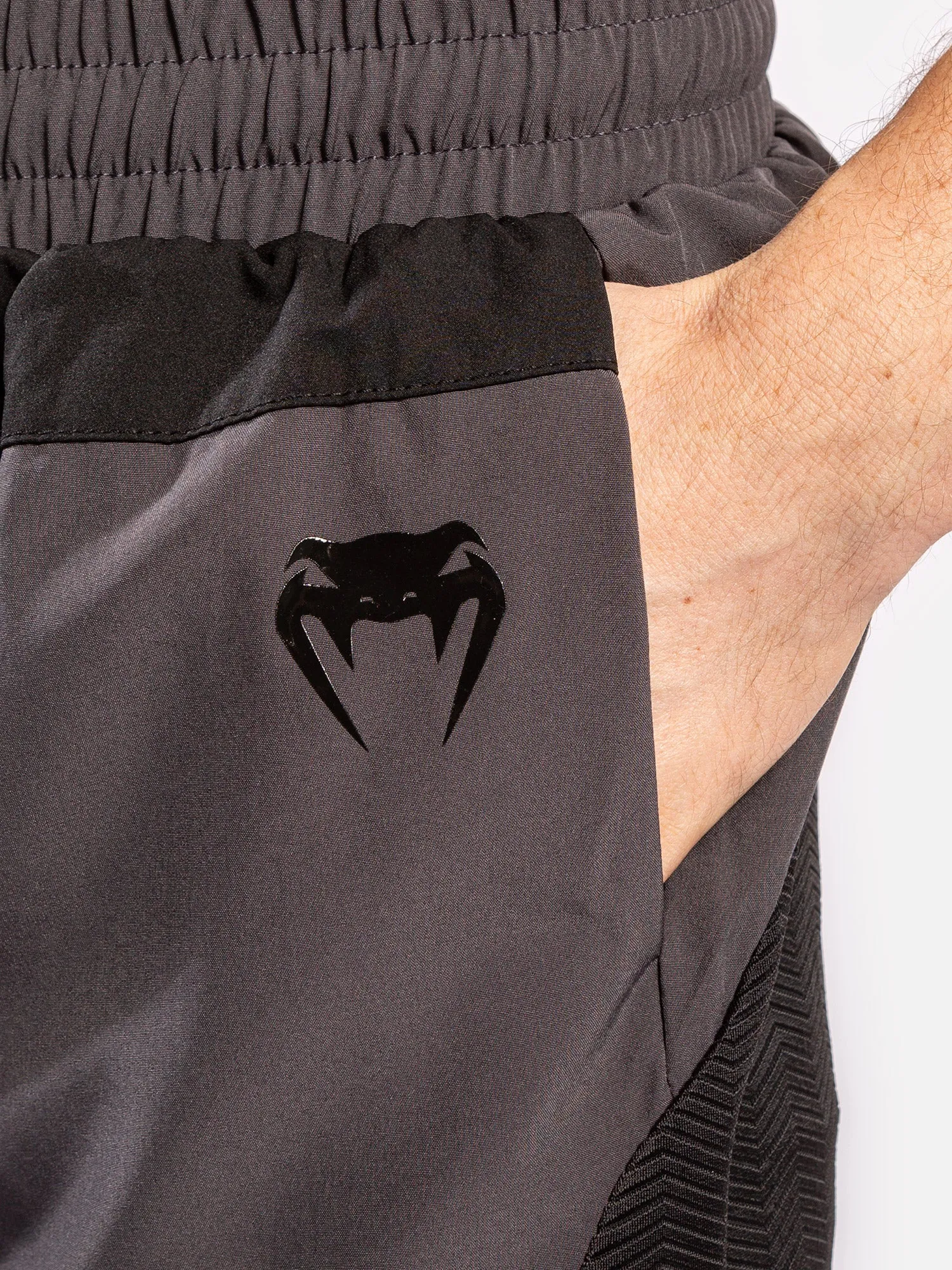 PANTALóN CORTO DE ENTRENAMIENTO VENUM GFIT  GRIS/NEGRO