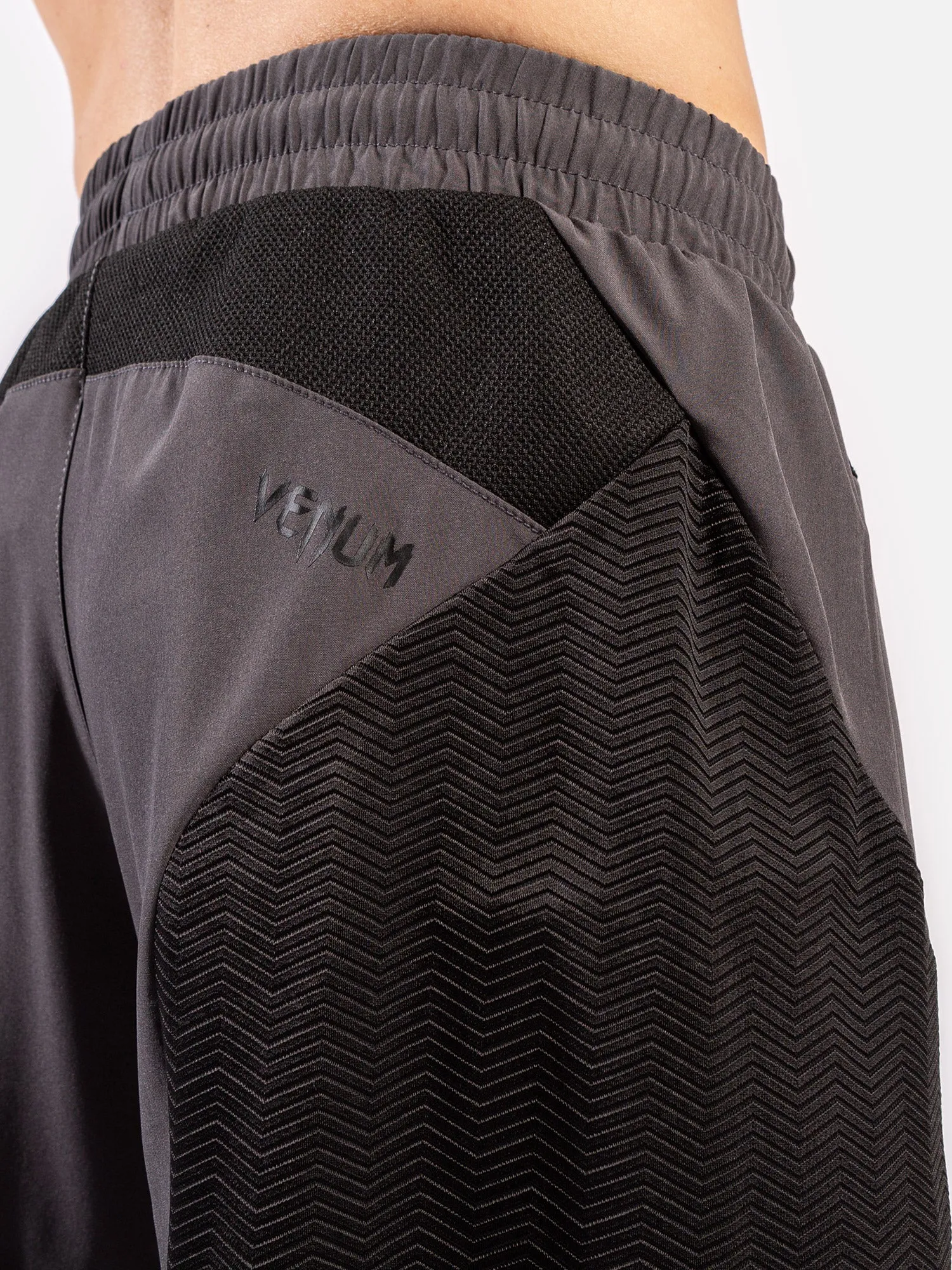 PANTALóN CORTO DE ENTRENAMIENTO VENUM GFIT  GRIS/NEGRO