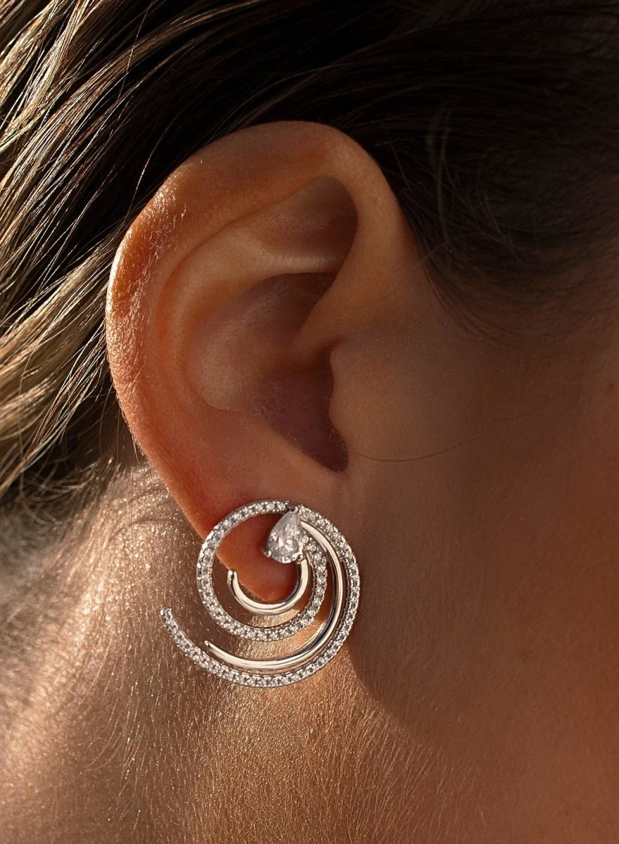 Pendientes originales diseño espiral con circonitas