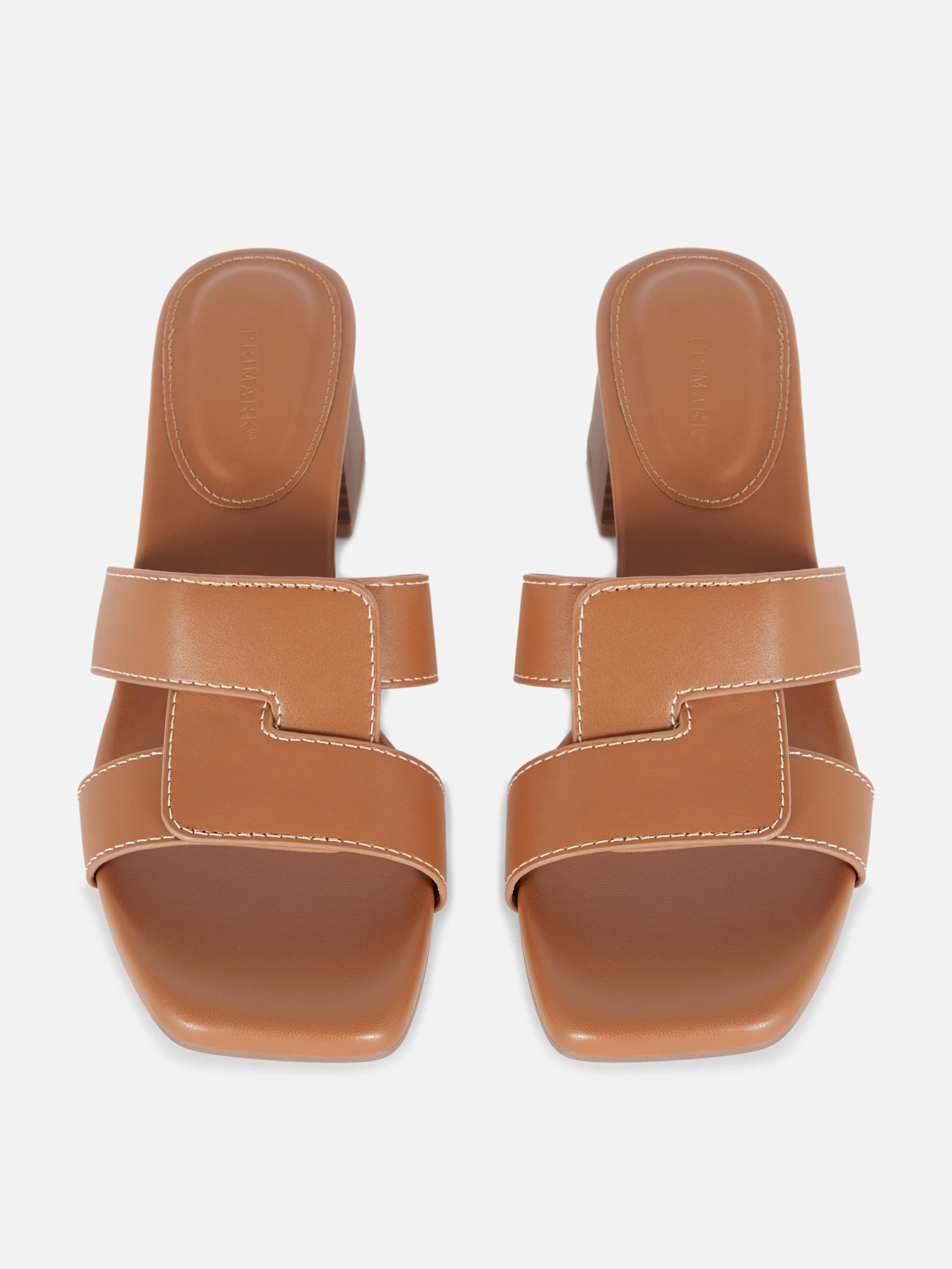 Sandalias de tacón con tiras unidas
