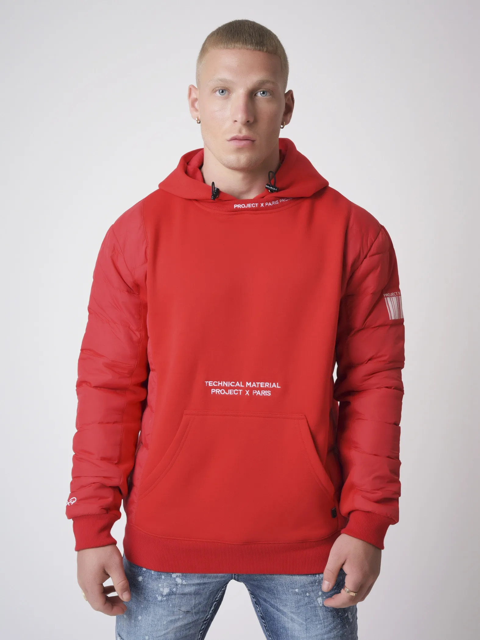 Sudadera con capucha y mangas acolchadas