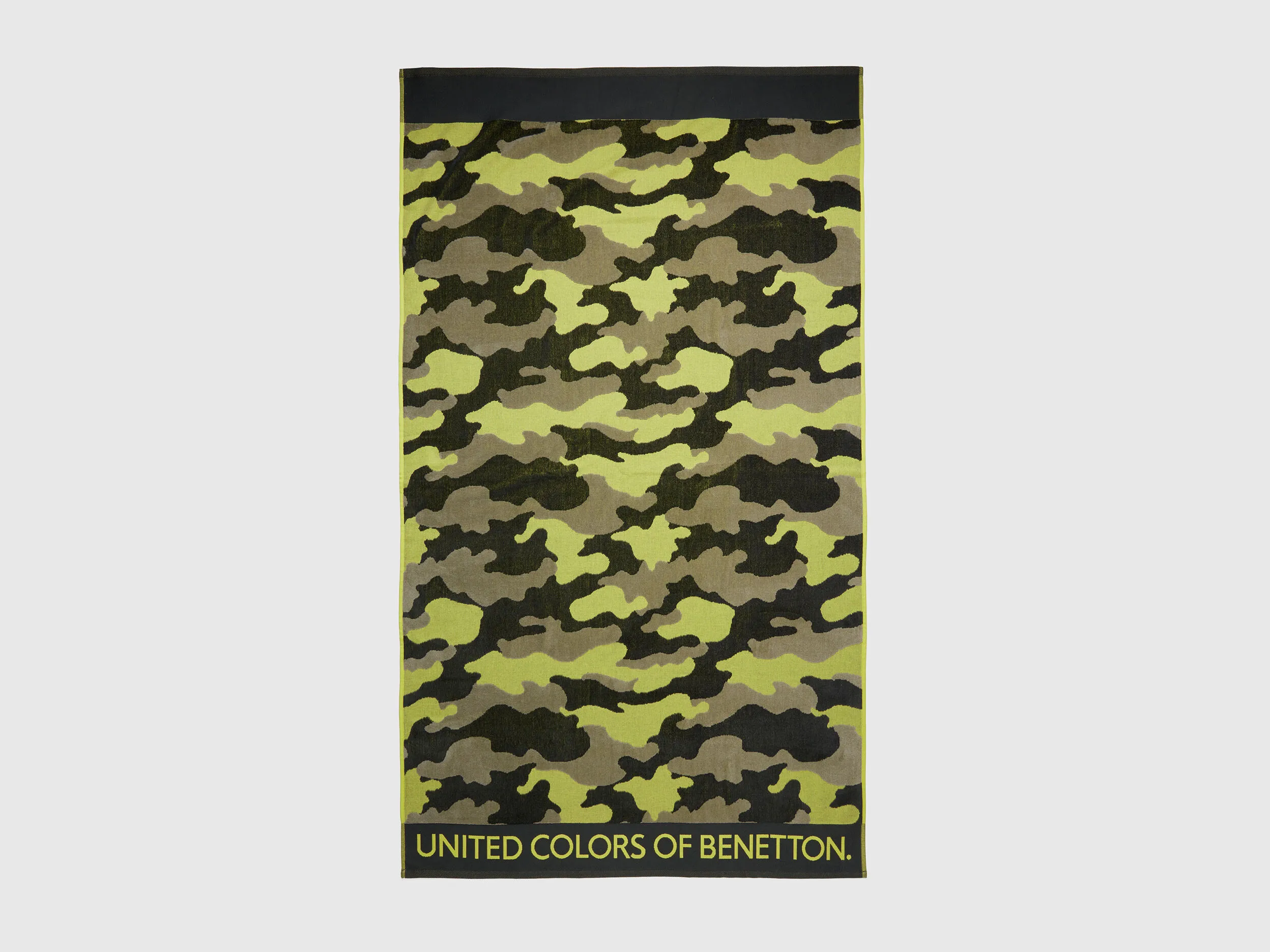Toalla de playa con estampado de camuflaje