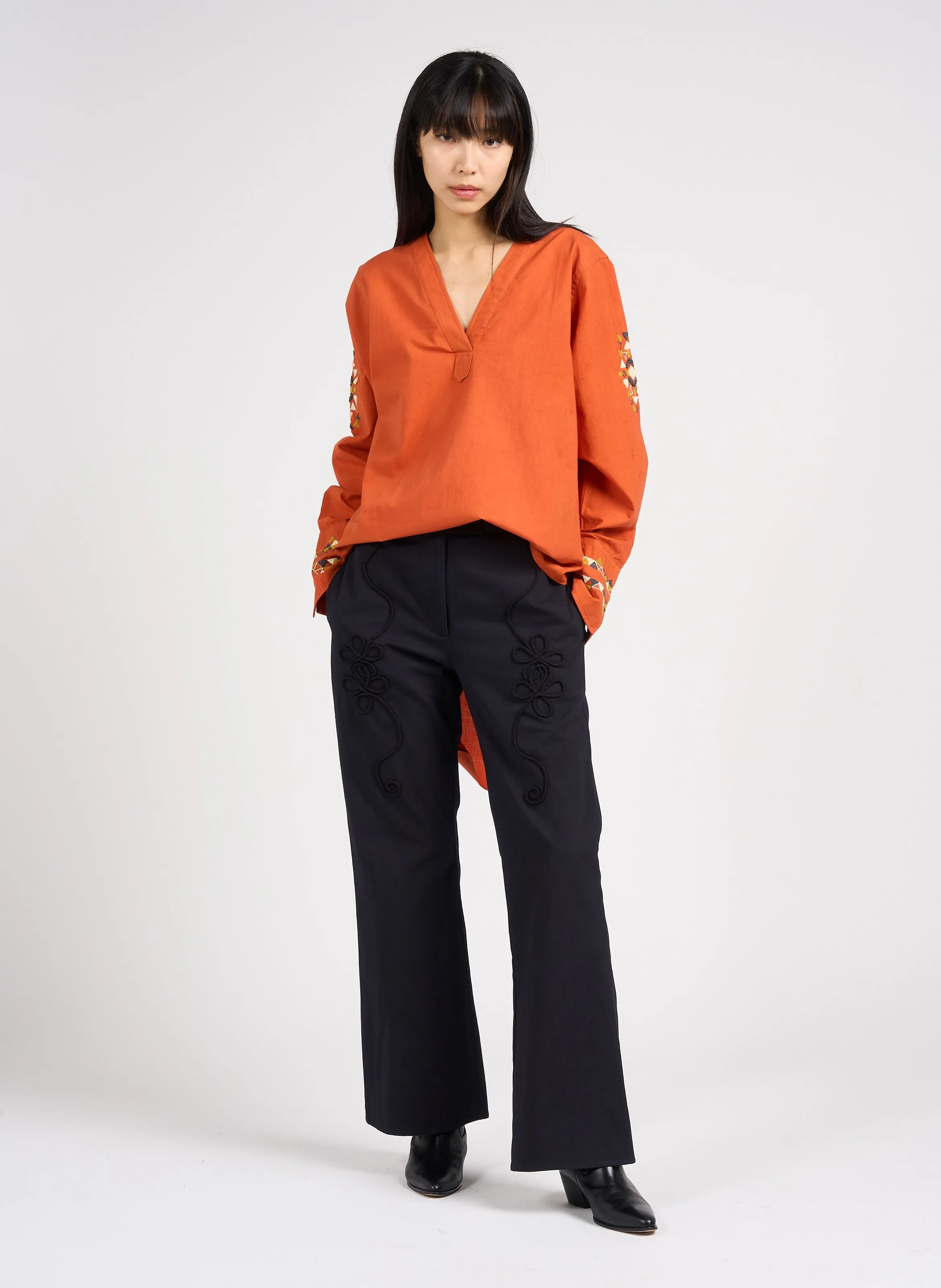 V DE VINSTER EGO  PANTALóN DE ALGODóN RECTO BORDADO EN NEGRO